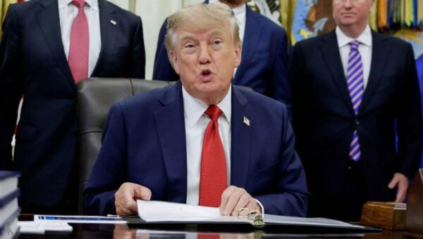ترامب يوقّع قانوناً يوسّع العقوبات على روسيا ويهدد كبار مشترِي الطاقة