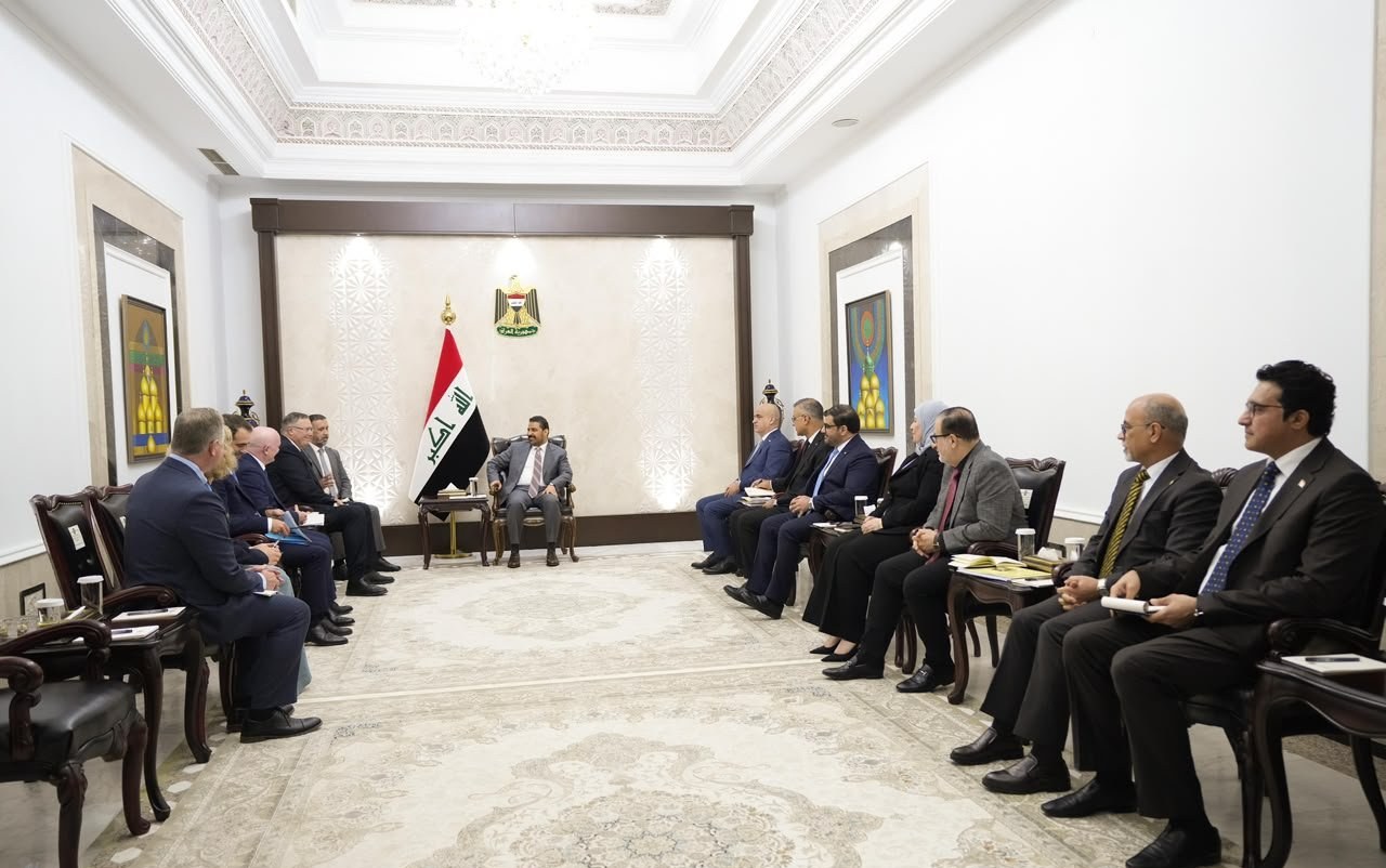 رئيس الوزراء يؤكد أهمية استثمار الغاز المصاحب لما يمتلكه العراق من قدرات كبيرة في هذا القطاع