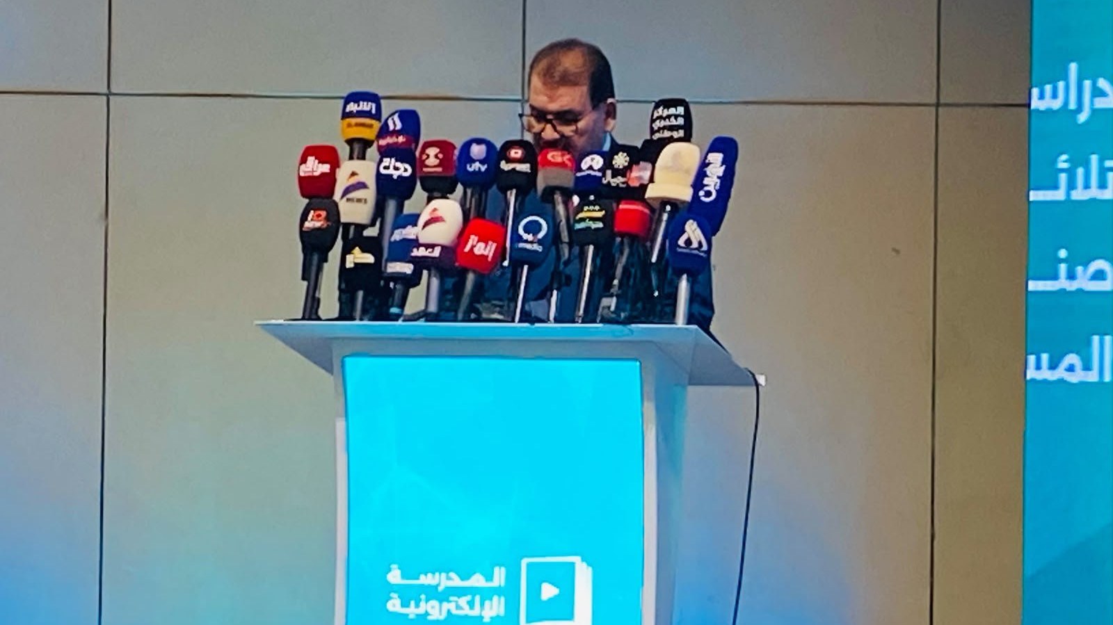 وزير التربية: حريصون على تطوير المدرسة الإلكترونية وتوظيف التقنيات الحديثة